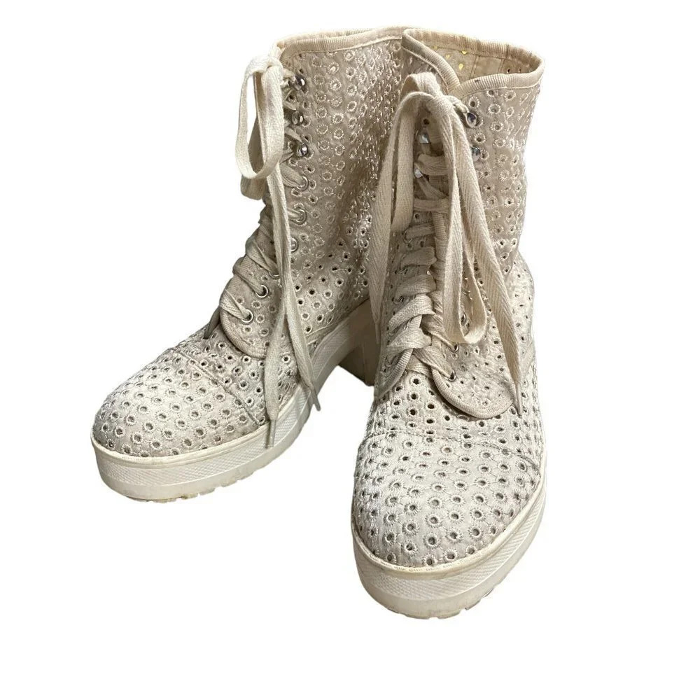 Urban Outfitters Mya Eyelet Beige-Cream Platform Chunky Heel, Size 8‎